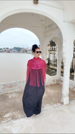 Capa Bordada Negro Fucsia