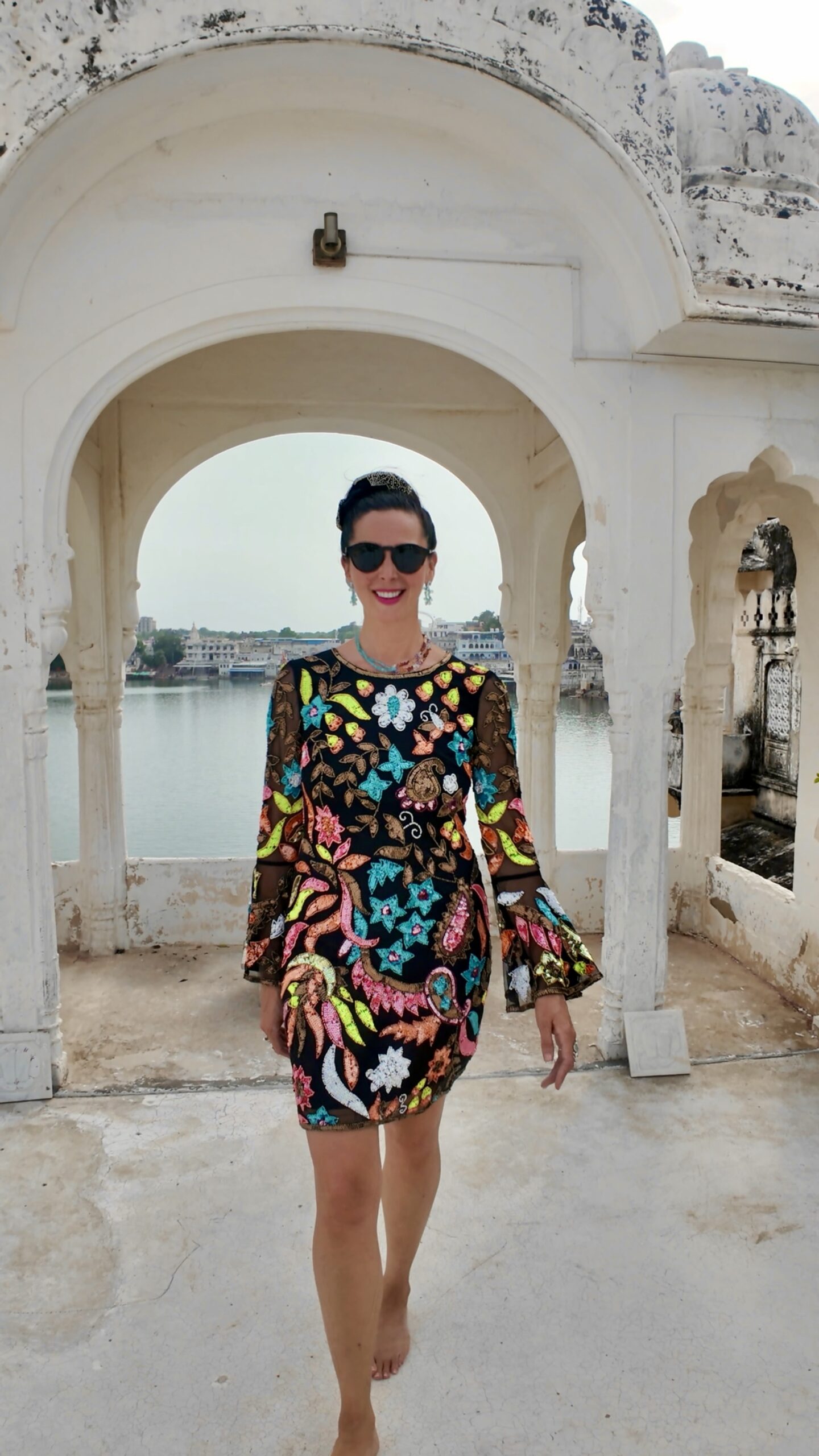 VESTIDOS Y CAPAS BORDADOS