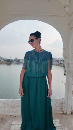 Capa Bordada Azul Petróleo