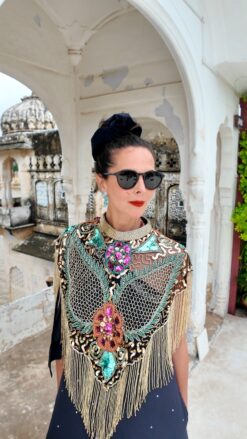 Capa Bordada Alas  Dorada